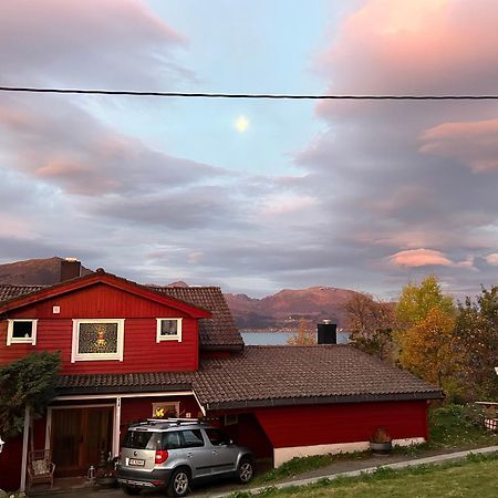 Line Pa Hauane1 Bed and Breakfast Volda Exteriör bild