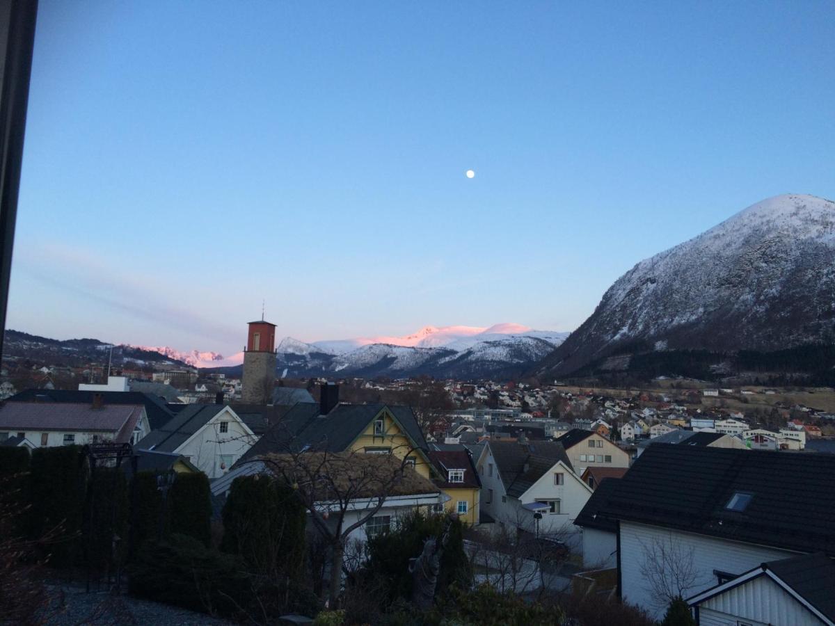 Line Pa Hauane1 Bed and Breakfast Volda Exteriör bild