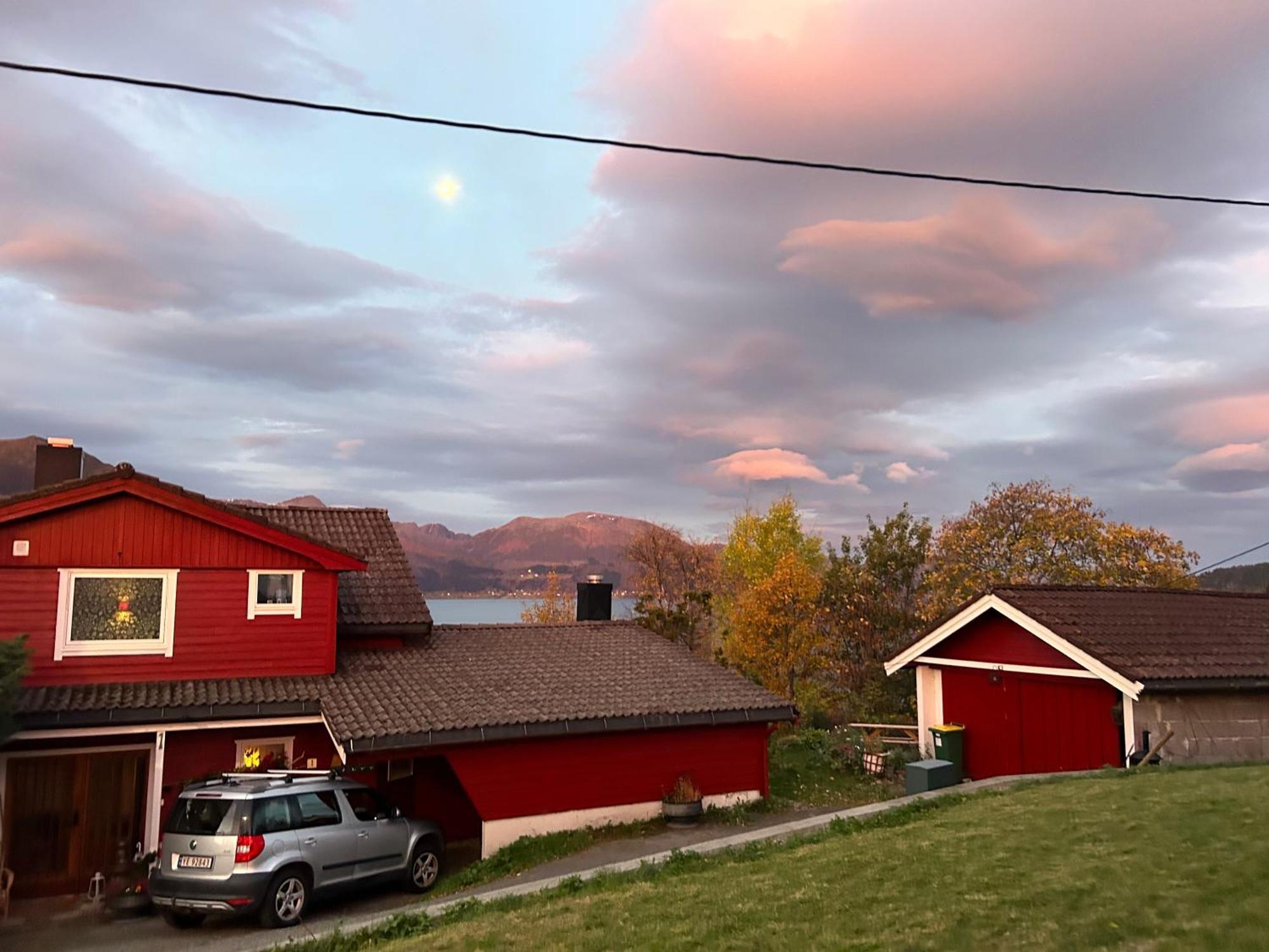 Line Pa Hauane1 Bed and Breakfast Volda Exteriör bild