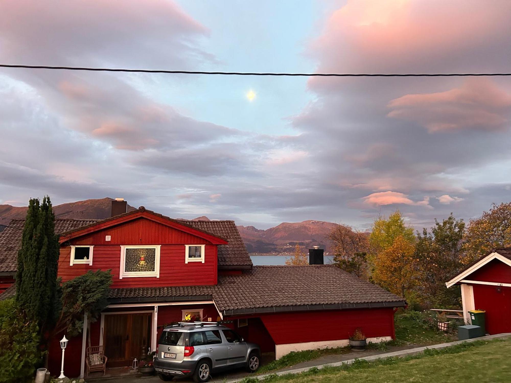 Line Pa Hauane1 Bed and Breakfast Volda Exteriör bild